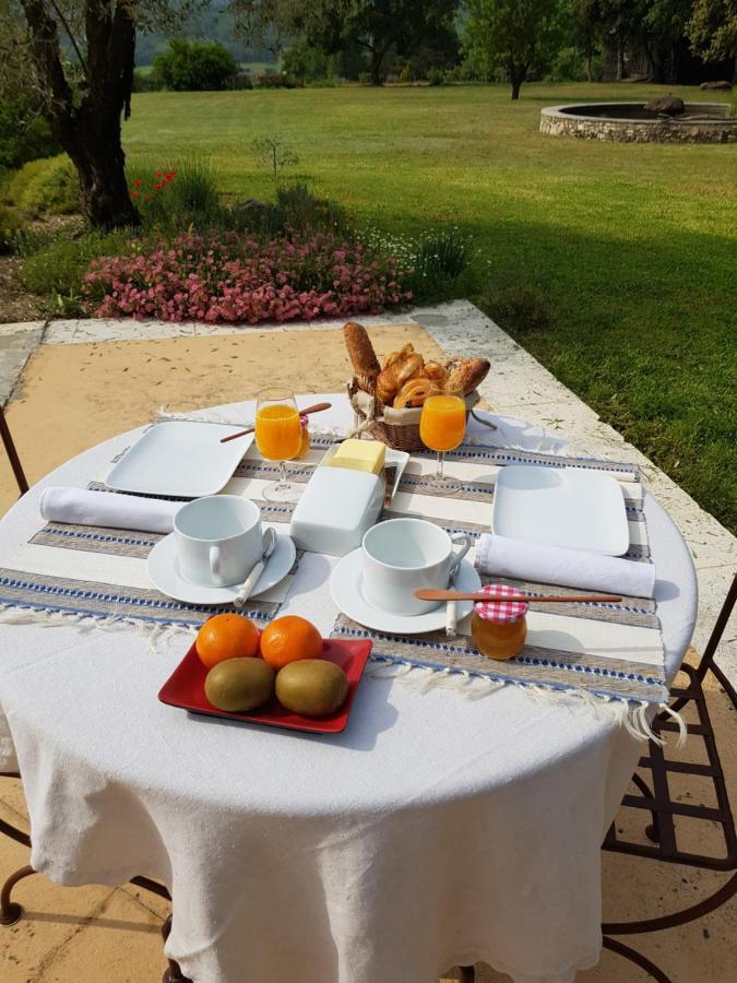 Bed and Breakfast Les Néfliers Céreste Esterno foto